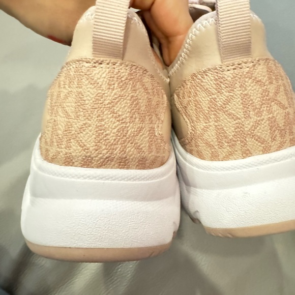 NEW Michael Kors Women's Sneakers MK Creamy Pink Size 37,5 - Picture 9 of 10